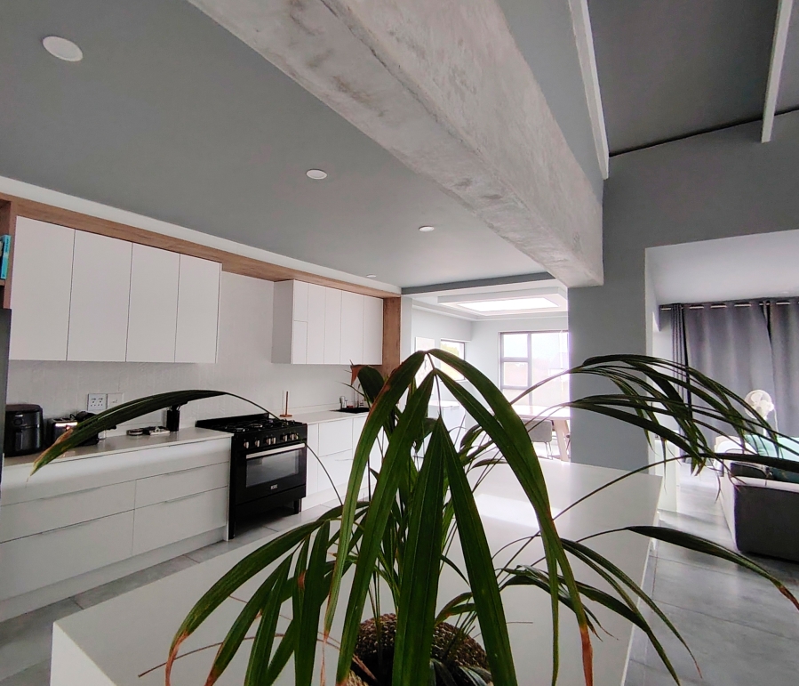 5 Bedroom Property for Sale in Brackenridge Western Cape